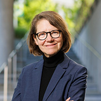 juclie-nice headshot